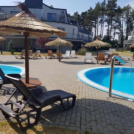 Romantyczny Apartament Happy 16 Basen & Kort Tenisowy, Ochrona 24 H - Dla Maksymalnie 6 Osob Поберово Экстерьер фото