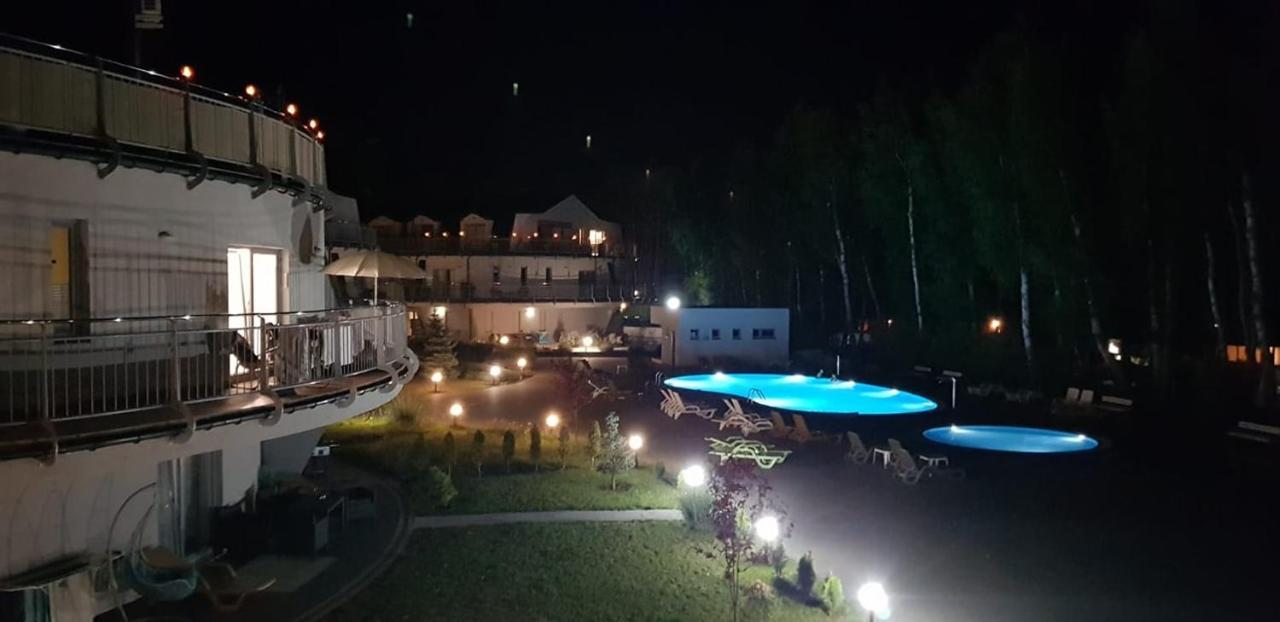 Romantyczny Apartament Happy 16 Basen & Kort Tenisowy, Ochrona 24 H - Dla Maksymalnie 6 Osob Поберово Экстерьер фото